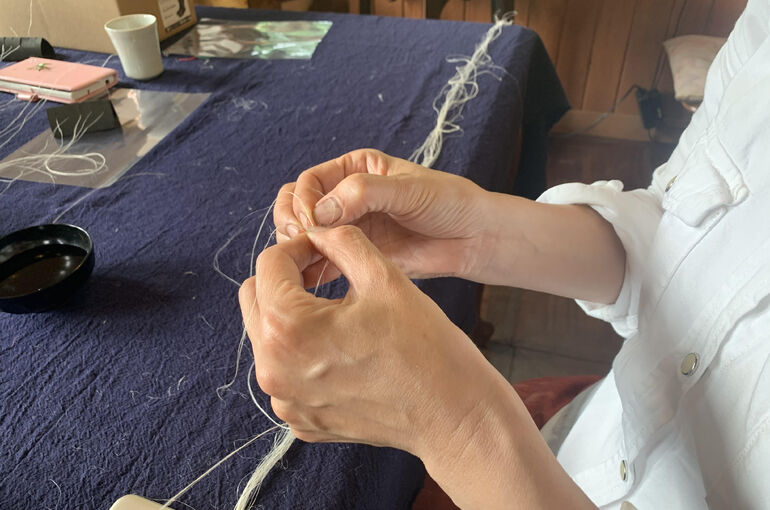 糸績み写真手元