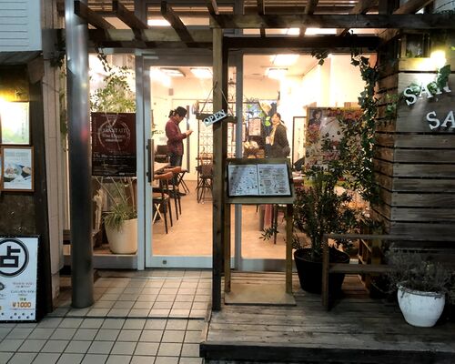 夜のサンサンサロン