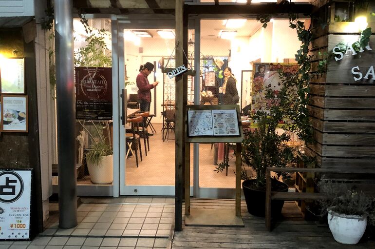 夜のサンサンサロン